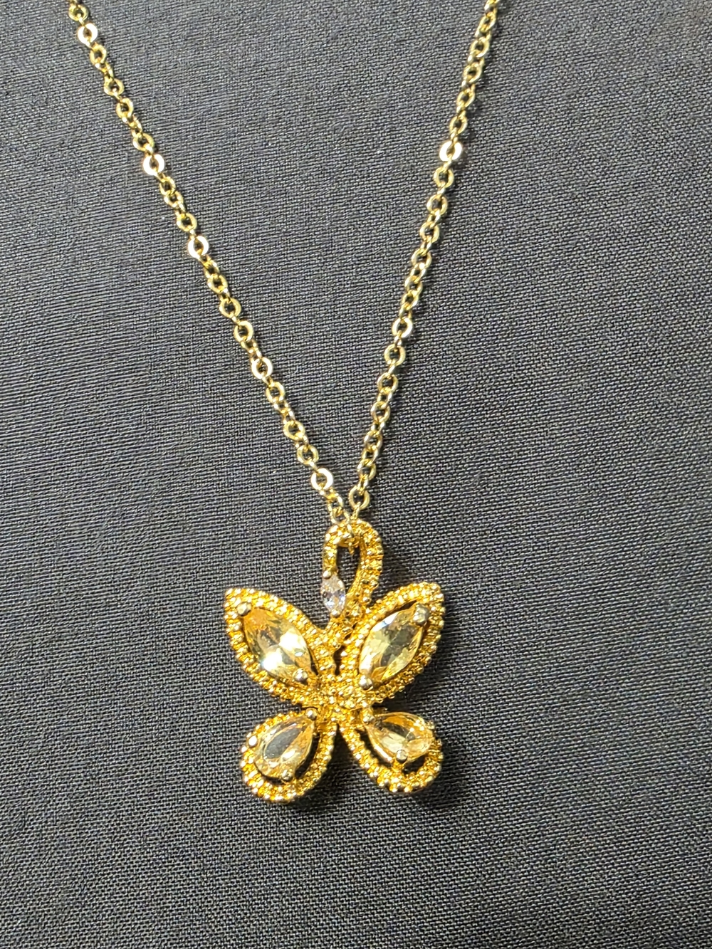 Estate Gold-Tone - Fashion Butterfly Pendant Necklace - 470